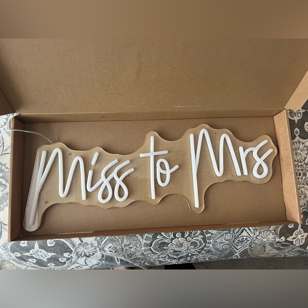 New “Miss to Mrs.” Neon Sign. Great for Bridal Shower or Wedding Day!